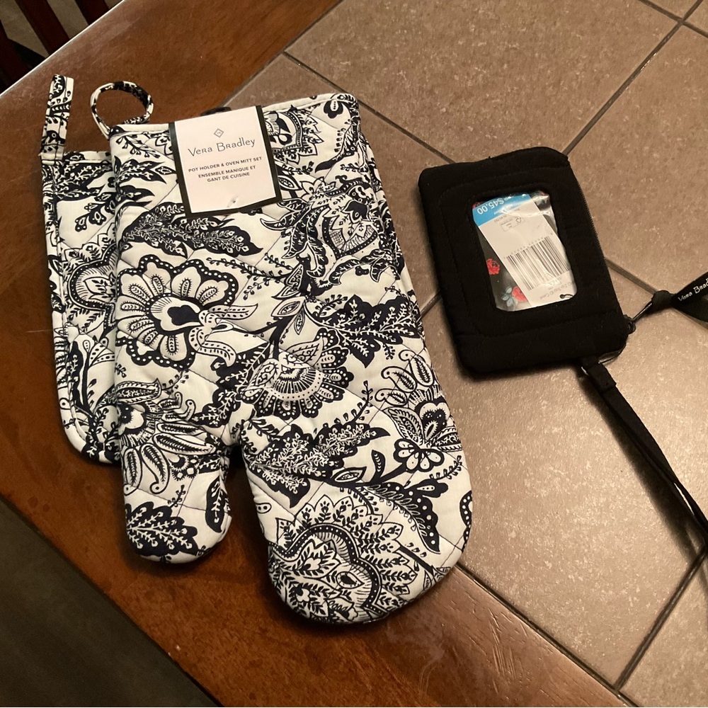 Vera Bradley 3 Piece: Pot holder/Mitt set and zippered Id Case NWT 
Black
